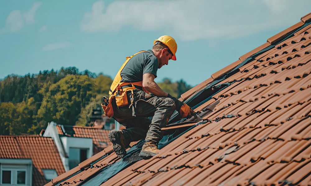 Petites réparations de couverture sur toiture